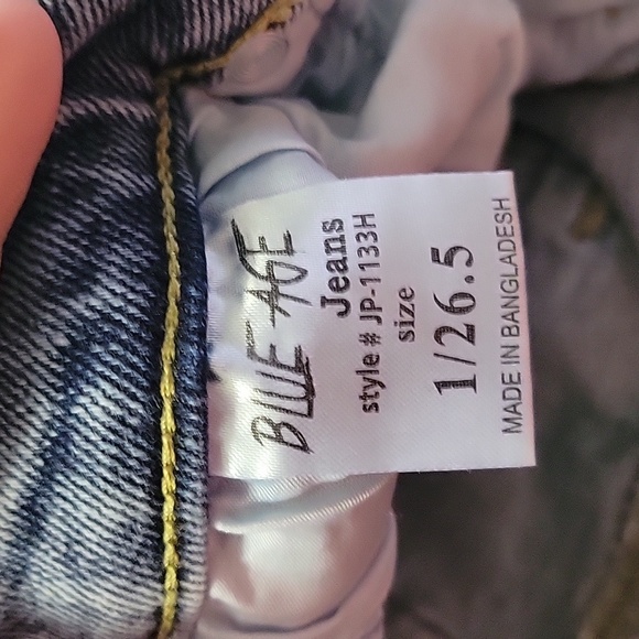 Trendy High Rise Distressed Jeans - Picture 5 of 7